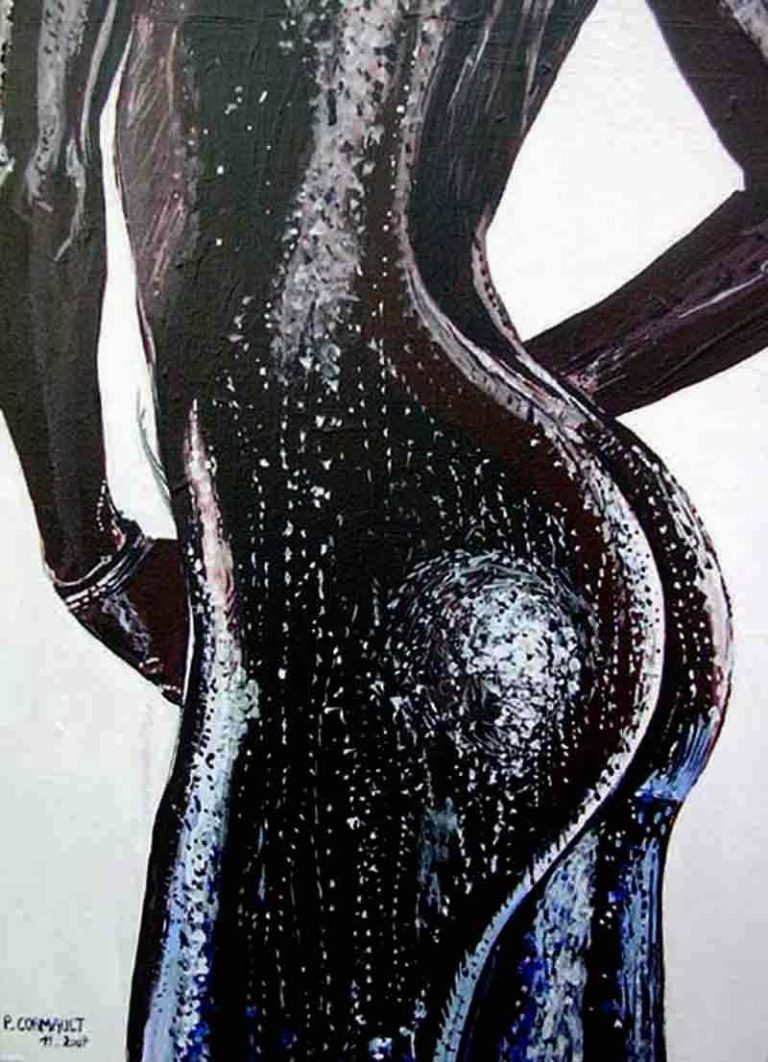 Silhouette d'une femme en robe brillante, mettant en valeur ses courbes élégantes.